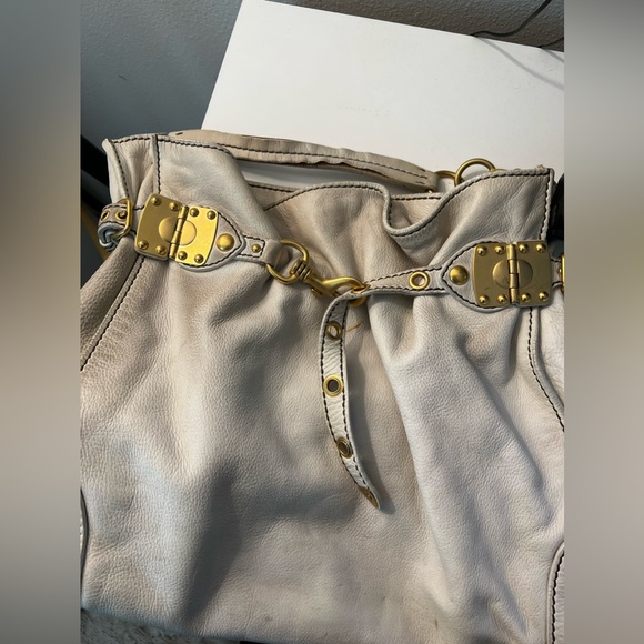 Miu Miu white leather with gold detailing bag - Picture 7 of 8